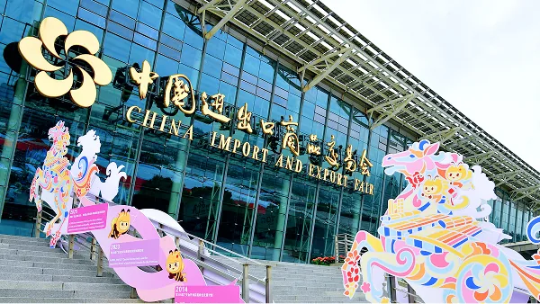 Fachada da China Import and Export Fair, a Canton Fair, em Guangzhou