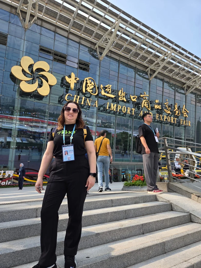 Jamila Umar, agente da AMO Embarque, na Canton Fair, em Guangzhou
